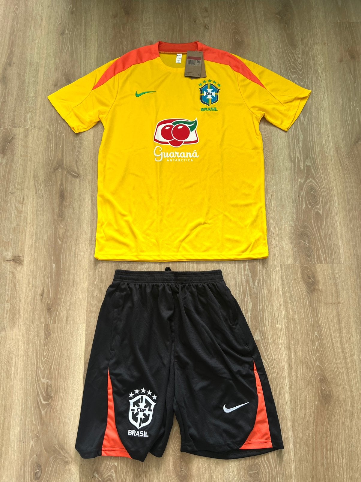Brazilië zomerset Nike geel  Maat L, Maat 52/54 (L), Geel, Nieuw, Ophalen of Verzenden