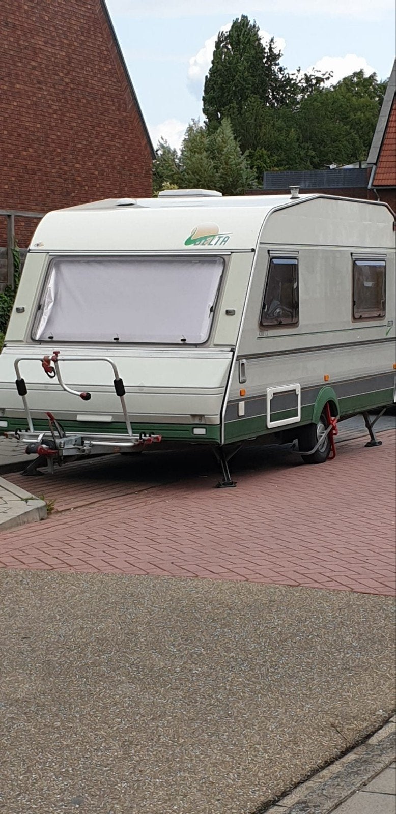 Delta 4300 TZ Caravan uit 1997 met voortent en fietsdragers, Ophalen