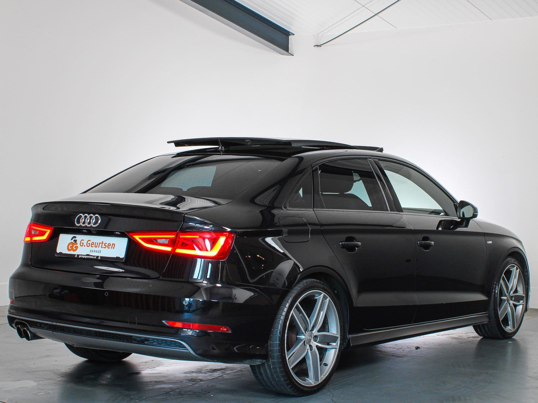 Audi A3 Limousine 1.8 TFSI 3X S-Line Panoramadak, B&O, ACC,, Auto's, Gebruikt, 4 cilinders, 179 pk, Zwart