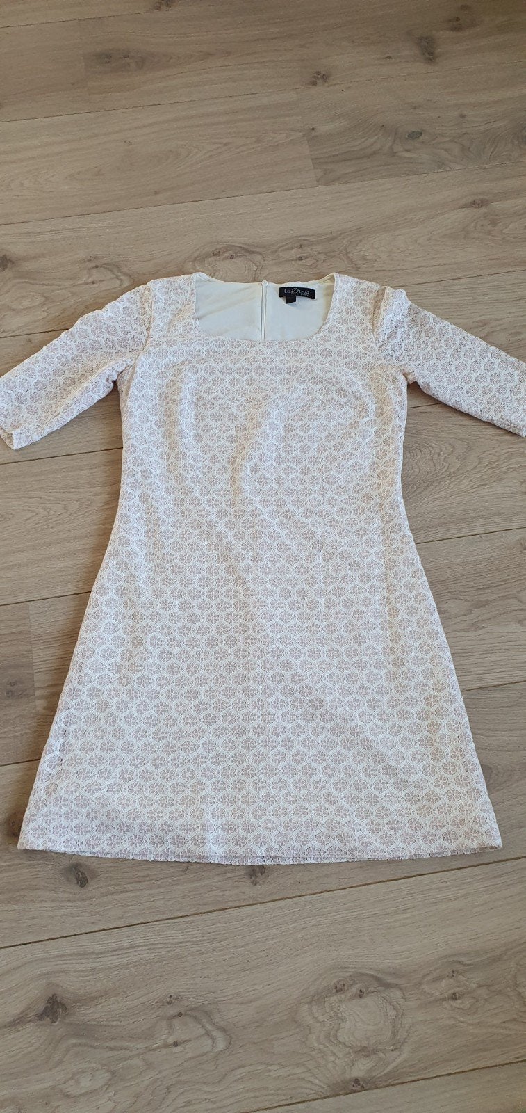 Romantische wit/roze jurkje van La Dress by Simone, Wit, Ophalen of Verzenden, Zo goed als nieuw, Maat 34 (XS) of kleiner