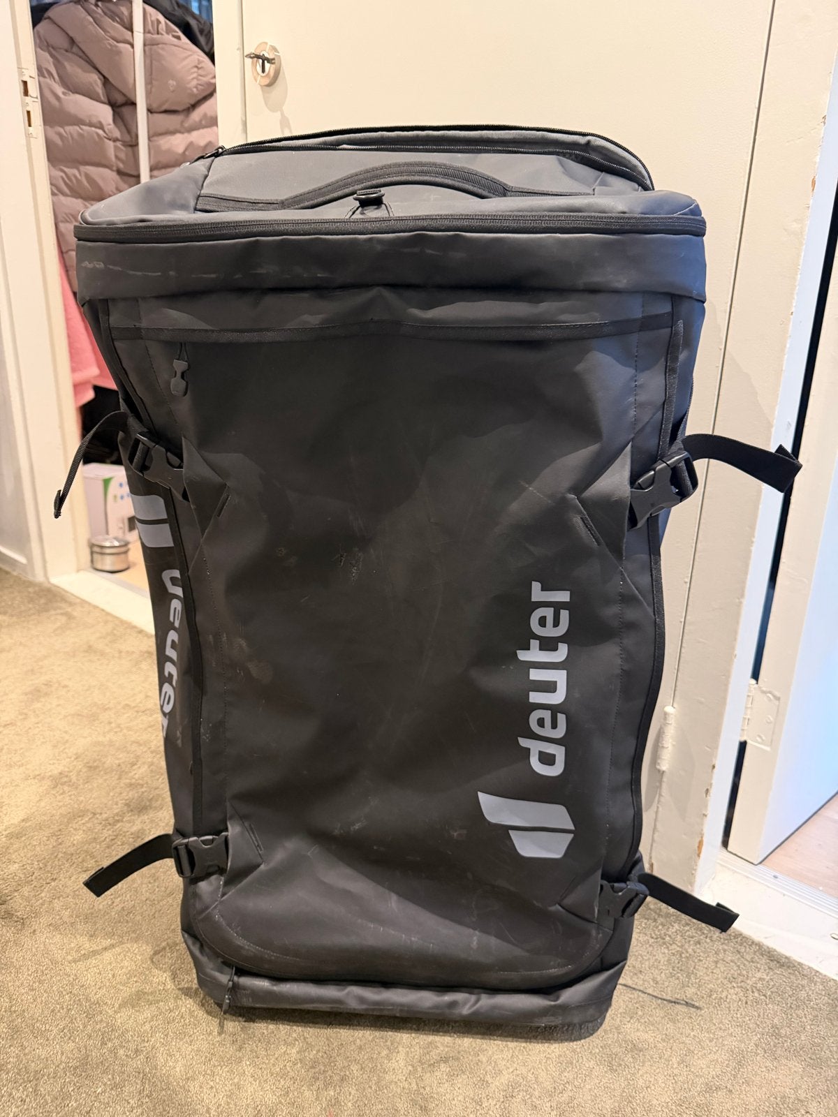Deuter reistas met wieltjes en uitschuifbare handgreep, Ophalen, 30 cm of meer, Gebruikt, Zwart