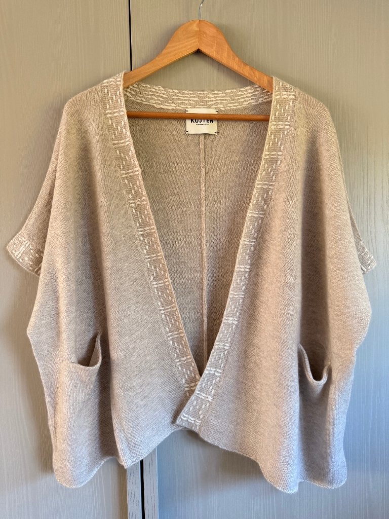 kujten 100% cashmere vestjas vest | s-m, Kleding | Dames, Ophalen of Verzenden, Nieuw, Maat 36 (S), Beige