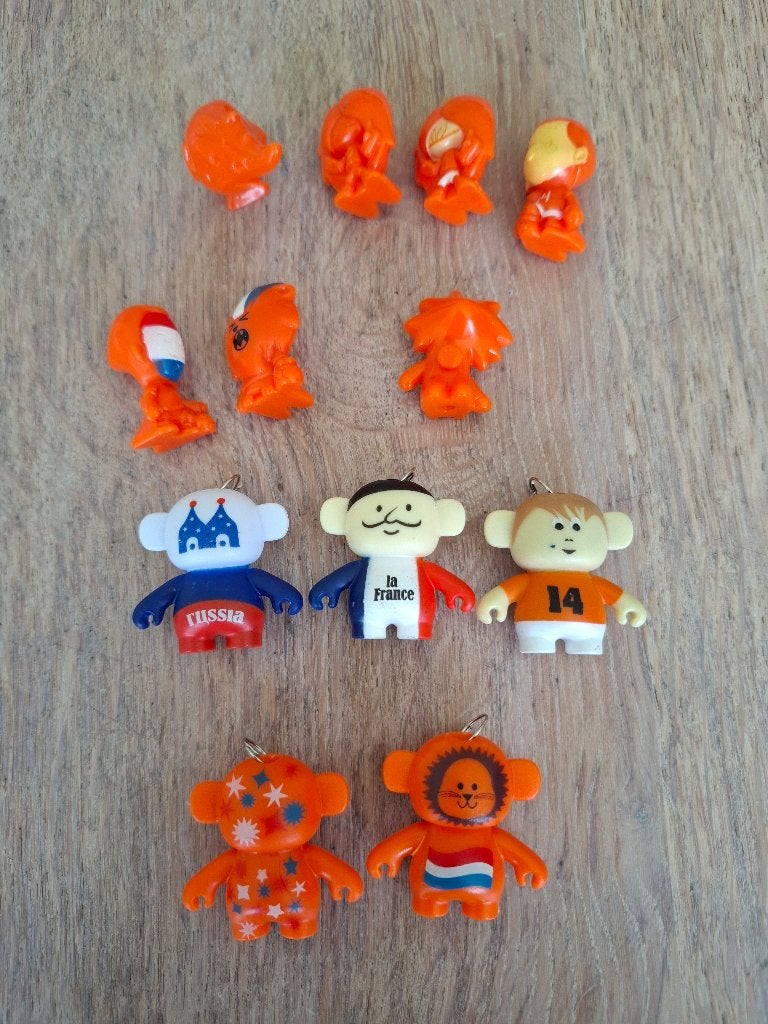 GoGo's en Monskey oranje voetbal figuurtjes – 12 stuks, Ophalen of Verzenden, Zo goed als nieuw