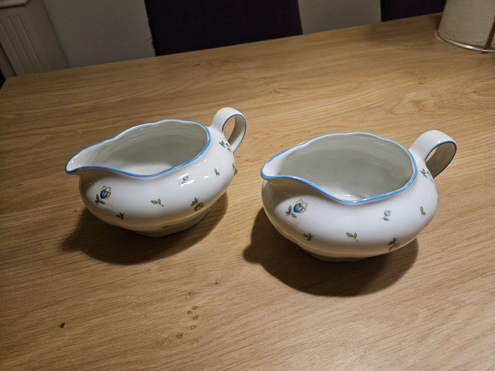 2 kannetjes, Ophalen of Verzenden, Zo goed als nieuw, Porselein, Overige stijlen