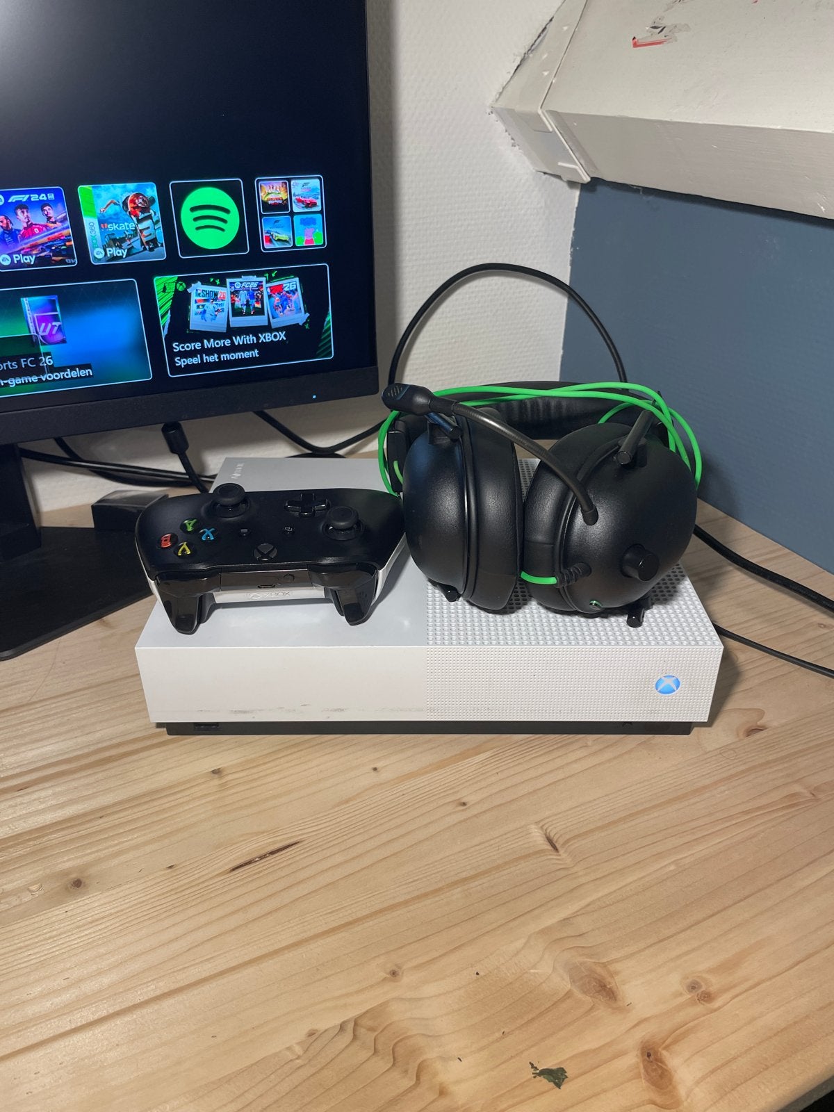 Xbox One S met controller en Razer headset, Spelcomputers en Games, Spelcomputers | Xbox One, 500 GB, Xbox One S All-digital, Ophalen of Verzenden