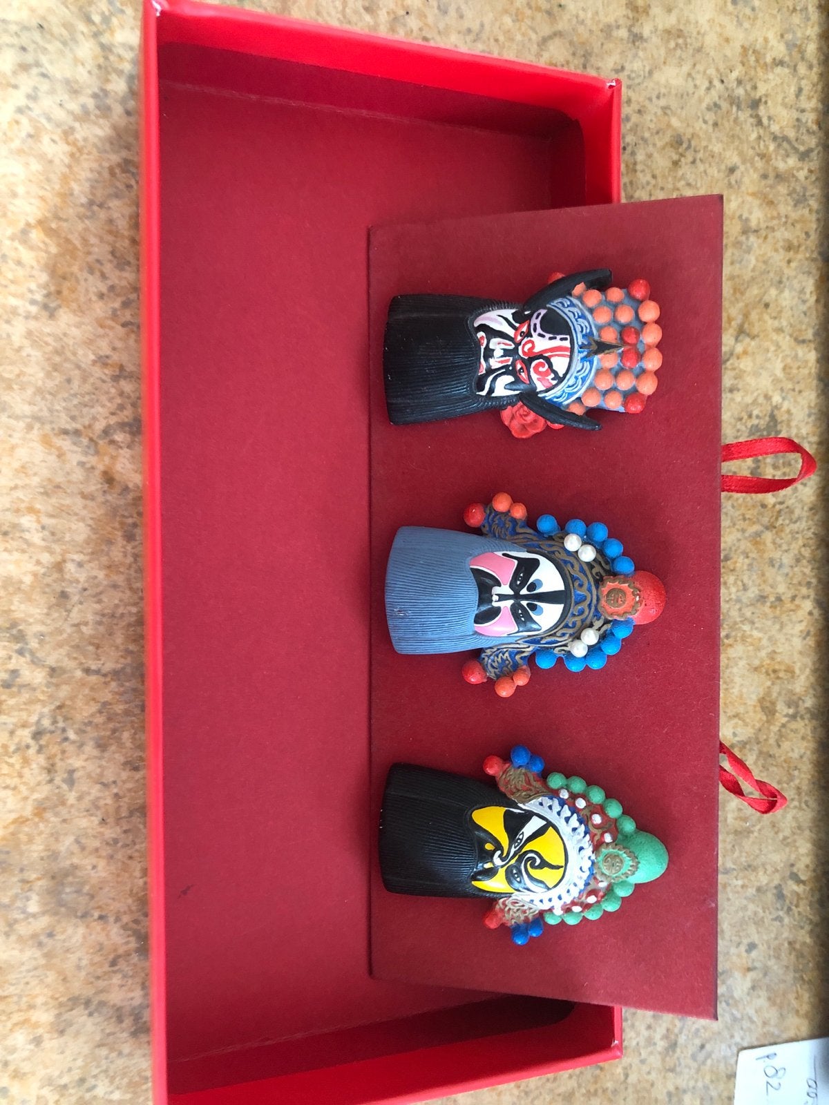 Set van 3 Chinese Opera Masker Broches in Geschenkdoos, Ophalen of Verzenden, Zo goed als nieuw