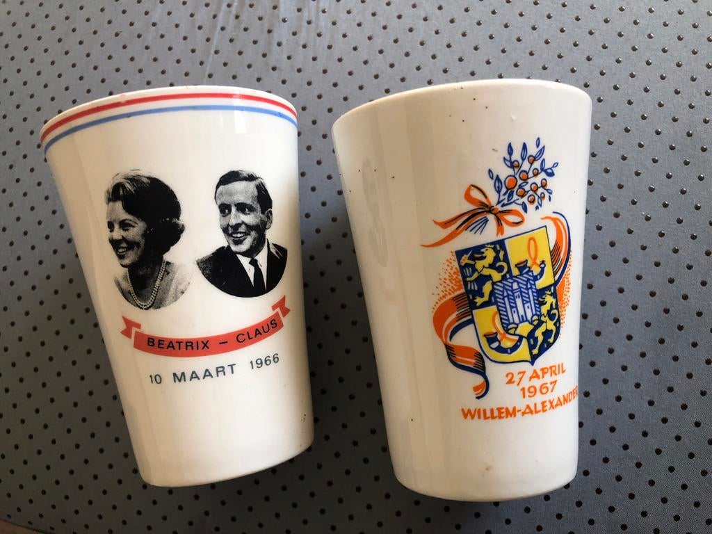 2 bekers van net Koninklijk huis, Verzamelen, Ophalen of Verzenden, Zo goed als nieuw, Servies