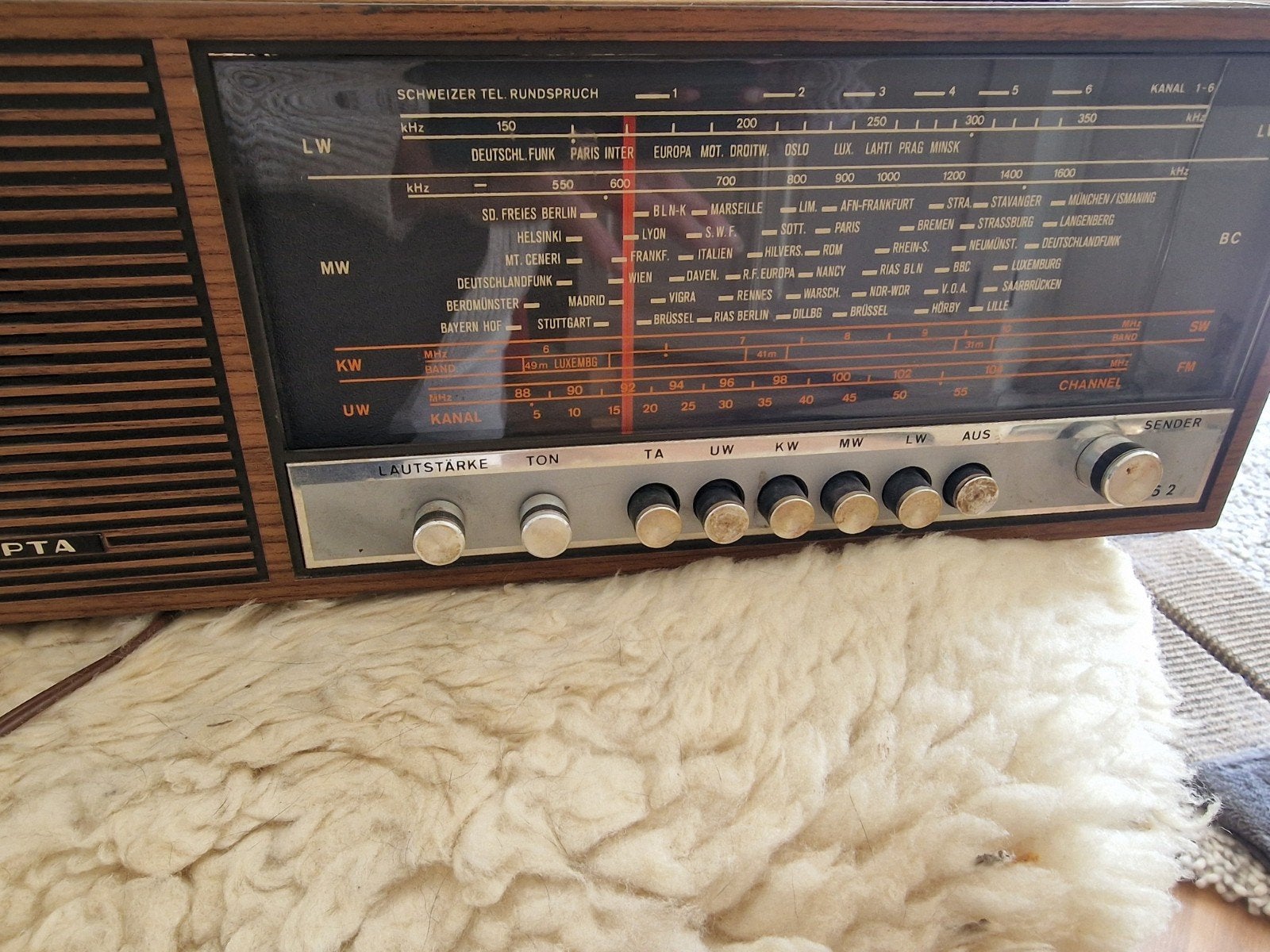 Vintage Loewe Opta R 152 Radio - Klassiek Design, Ophalen of Verzenden, Gebruikt, Radio