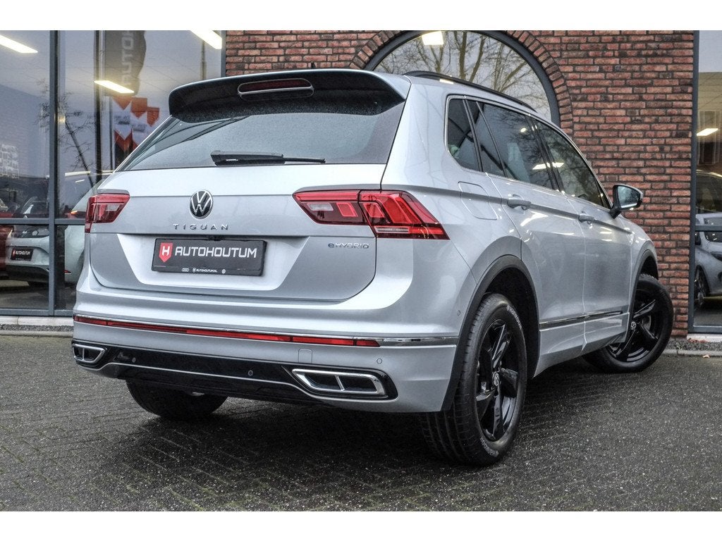 Volkswagen Tiguan 1.4 TSI eHybrid R-Line | SOH 100% | ACC |, 12 maanden, Zwart, 4 cilinders, Alcantara
