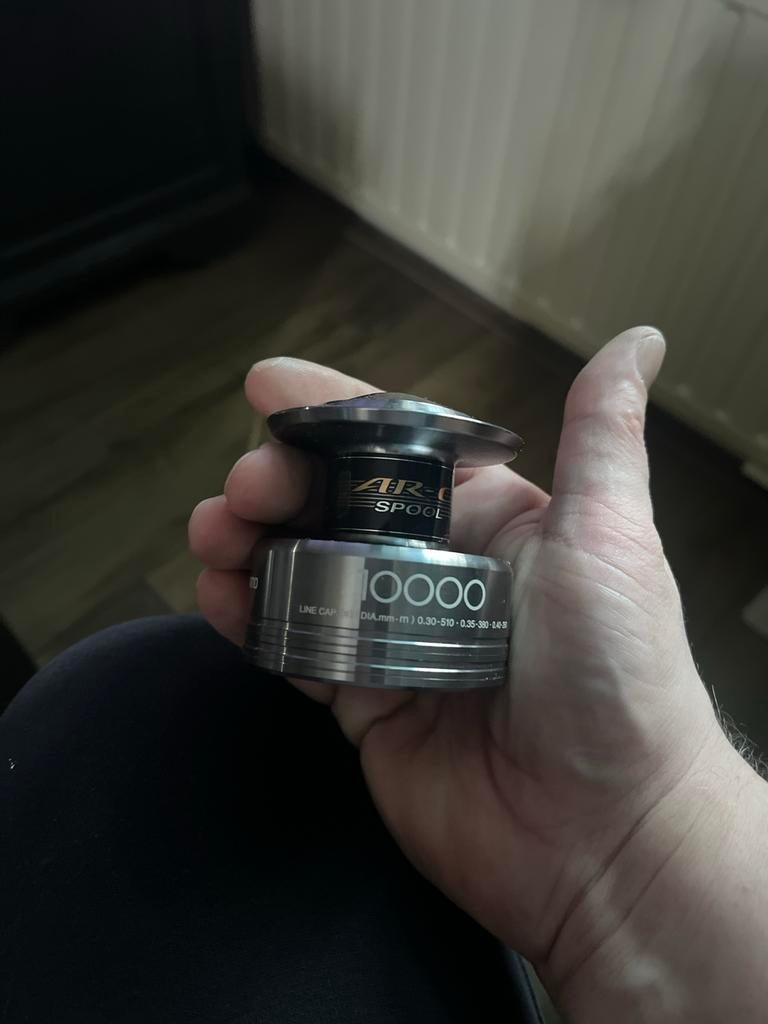 Nieuwe reserve spoel Shimano 10000 baitrunner, Ophalen of Verzenden, Nieuw, Molen