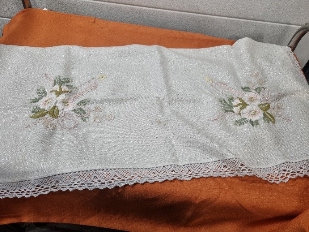 tafelkleed geborduurt met bloemen vintage, Ophalen of Verzenden, 'T Olde Gre-j, Info@toldegrej.nl, Endepoelstraat 20f Didam
