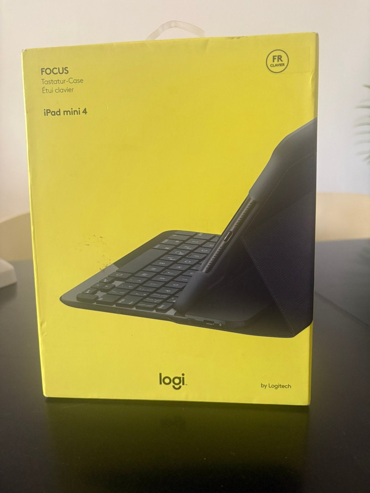Logitech focus keyboard case voor de ipad mini 4, Ophalen of Verzenden, Zo goed als nieuw, 8 inch, Bescherming voor- en achterkant