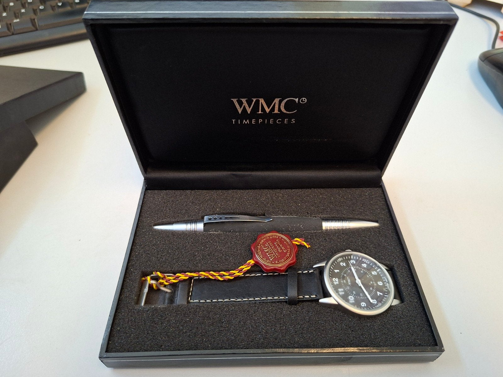 WMC Timepieces Horloge en Pen Set - Nieuw in Doos, Sieraden, Tassen en Uiterlijk, Horloges | Heren, Ophalen of Verzenden, Nieuw