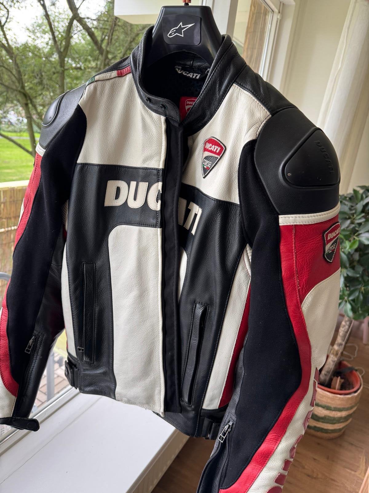 Originele Ducati Corse leren motorjas– met protectoren, Motoren, Ophalen, Nieuw met kaartje, Jas | leer