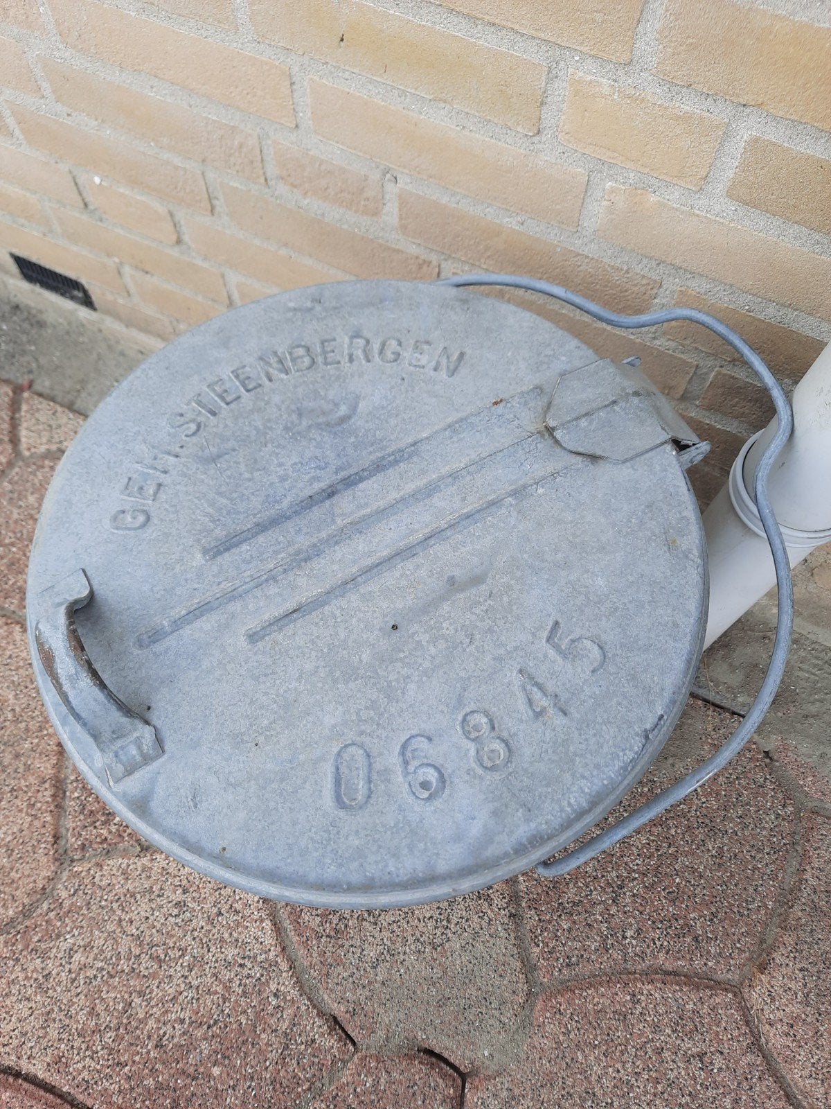 Vintage zinken vuilnisbak Gemeenten Steenbergen, Ophalen
