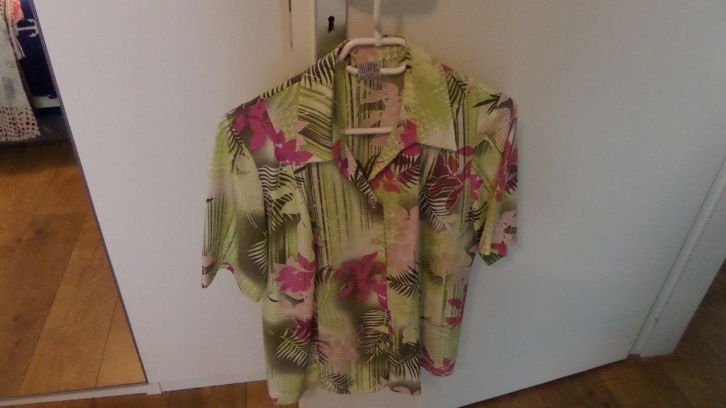 gebloemde blouse maat 40/42 korte mouw vrolijke kleuren zgan, Maat 38/40 (M), Overige kleuren, Derofa, Ophalen of Verzenden
