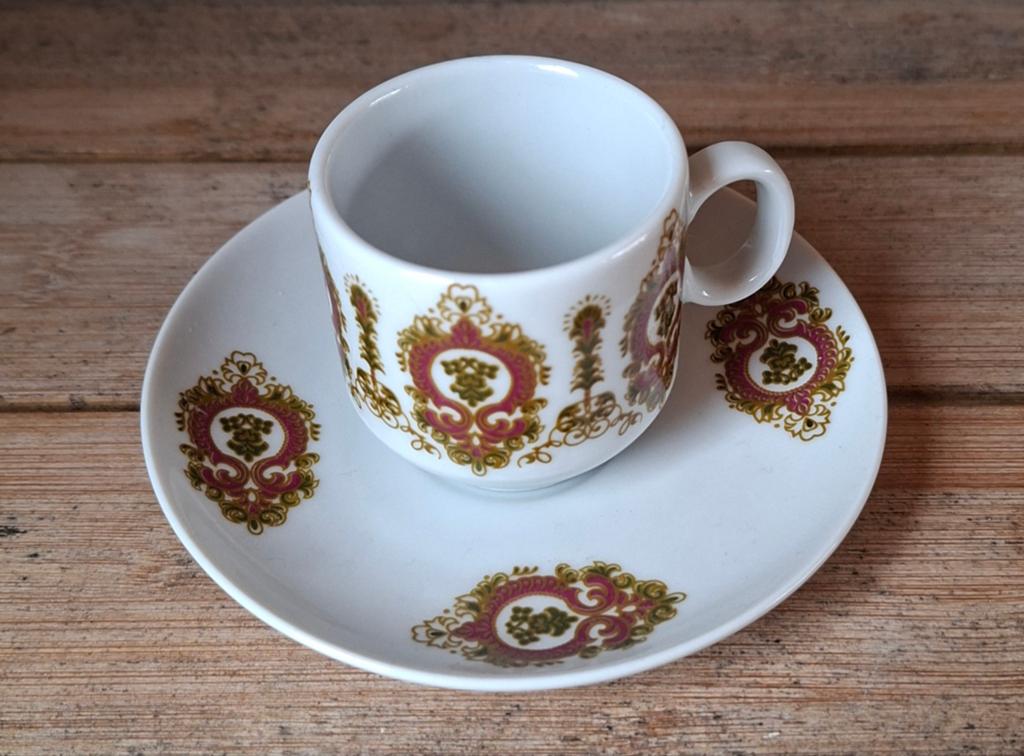 Kop en schotel, Ophalen of Verzenden, Zo goed als nieuw, Porselein, Kop en/of schotel
