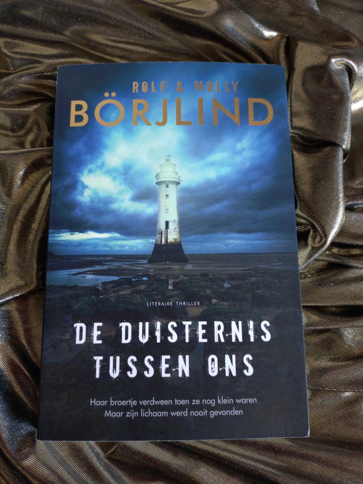 De Duisternis Tussen Ons - Rolf & Molly Börjlind, Ophalen of Verzenden, Zo goed als nieuw, Rolf & Molly Börjlind, Scandinavië