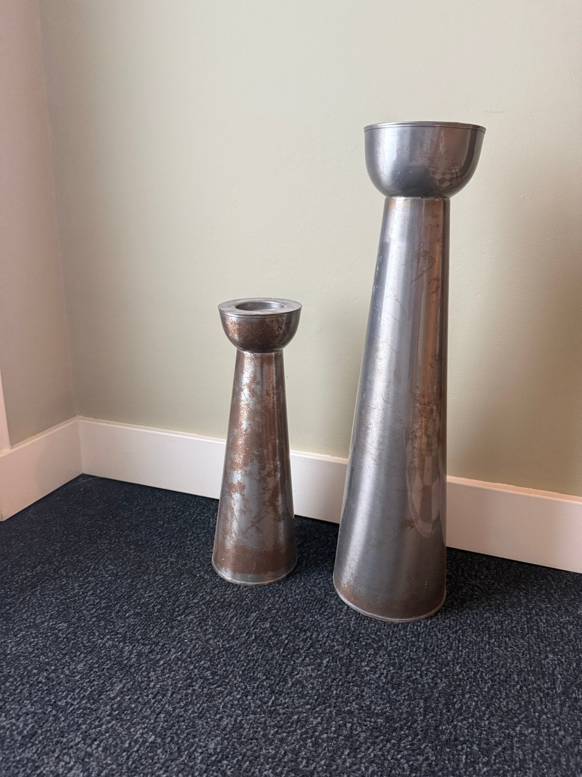 Set van 2 metalen kandelaars - Modern design, Antiek en Kunst, Ophalen of Verzenden, Overige materialen