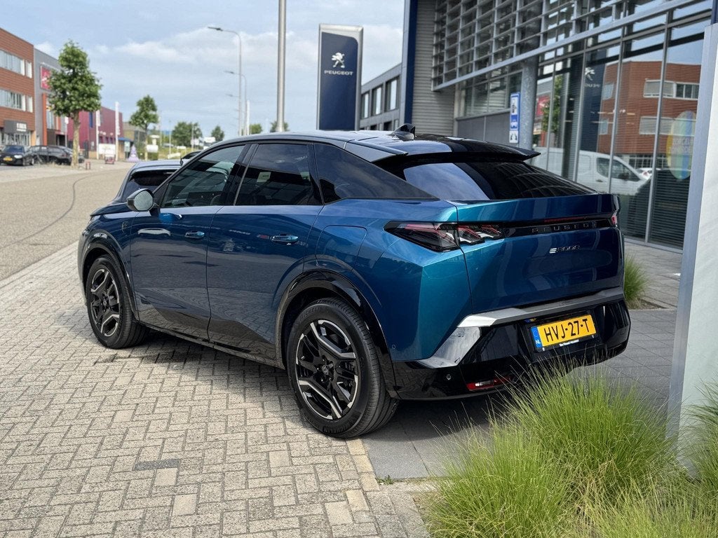 Peugeot e-3008 GT Long Range 230 97 kWh, Auto's, Peugeot, 12 maanden, Blauw, 630 min, SUV of Terreinwagen