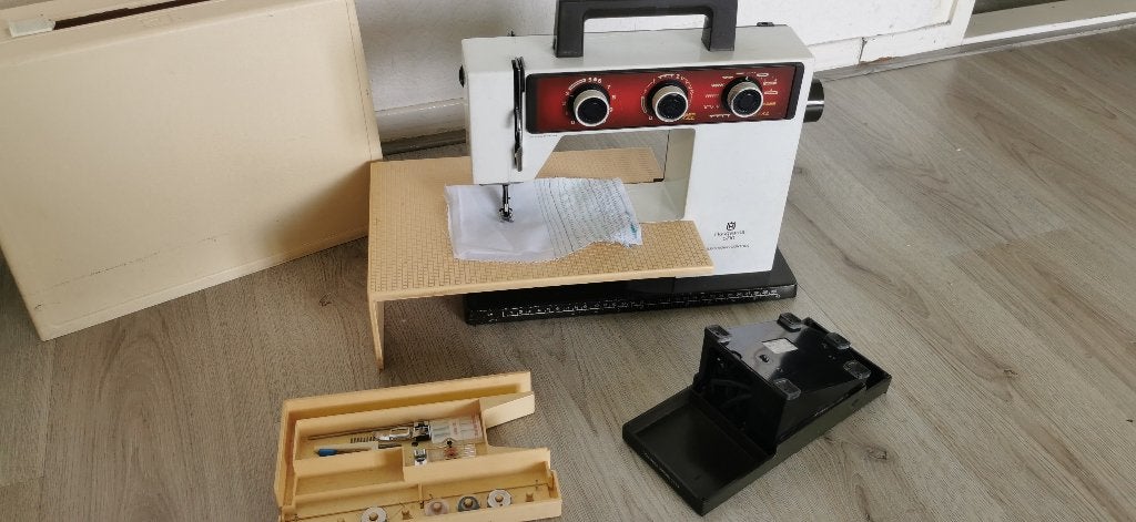 Naaimachine Husqvarna 5710, Hobby en Vrije tijd, Naaimachines en Toebehoren, Zo goed als nieuw, Naaimachine, Husqvarna, Ophalen of Verzenden