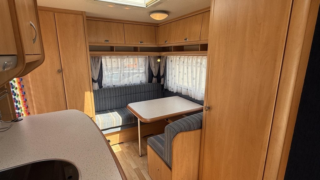 Hobby De luxe Easy 440 SF bouwjaar 2004 met voortent, Caravans en Kamperen, Caravans, Hobby, Bedrijf, Treinzit, 750 - 1000 kg
