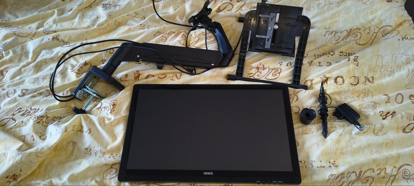 UGEE 2150 Tekentablet met Arm Mount (ZGAN) Volledig Compleet, Ophalen of Verzenden, Multi-touch, Zo goed als nieuw, Bedraad