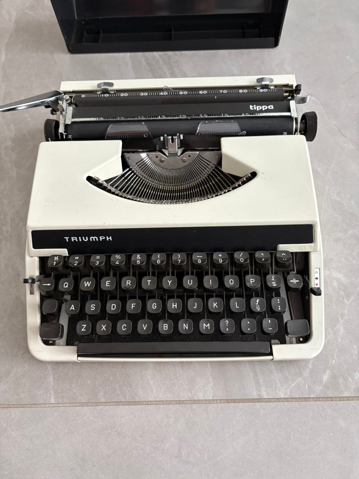 Triumph Tippa vintage typemachine met koffer, Ophalen of Verzenden, Zo goed als nieuw