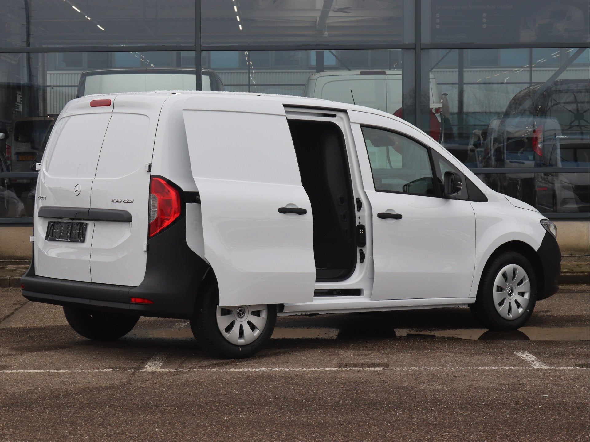 Mercedes-Benz Citan 108 CDI L1 Base (bj 2026), Voorwielaandrijving, 12 maanden, Zwart, 4 cilinders