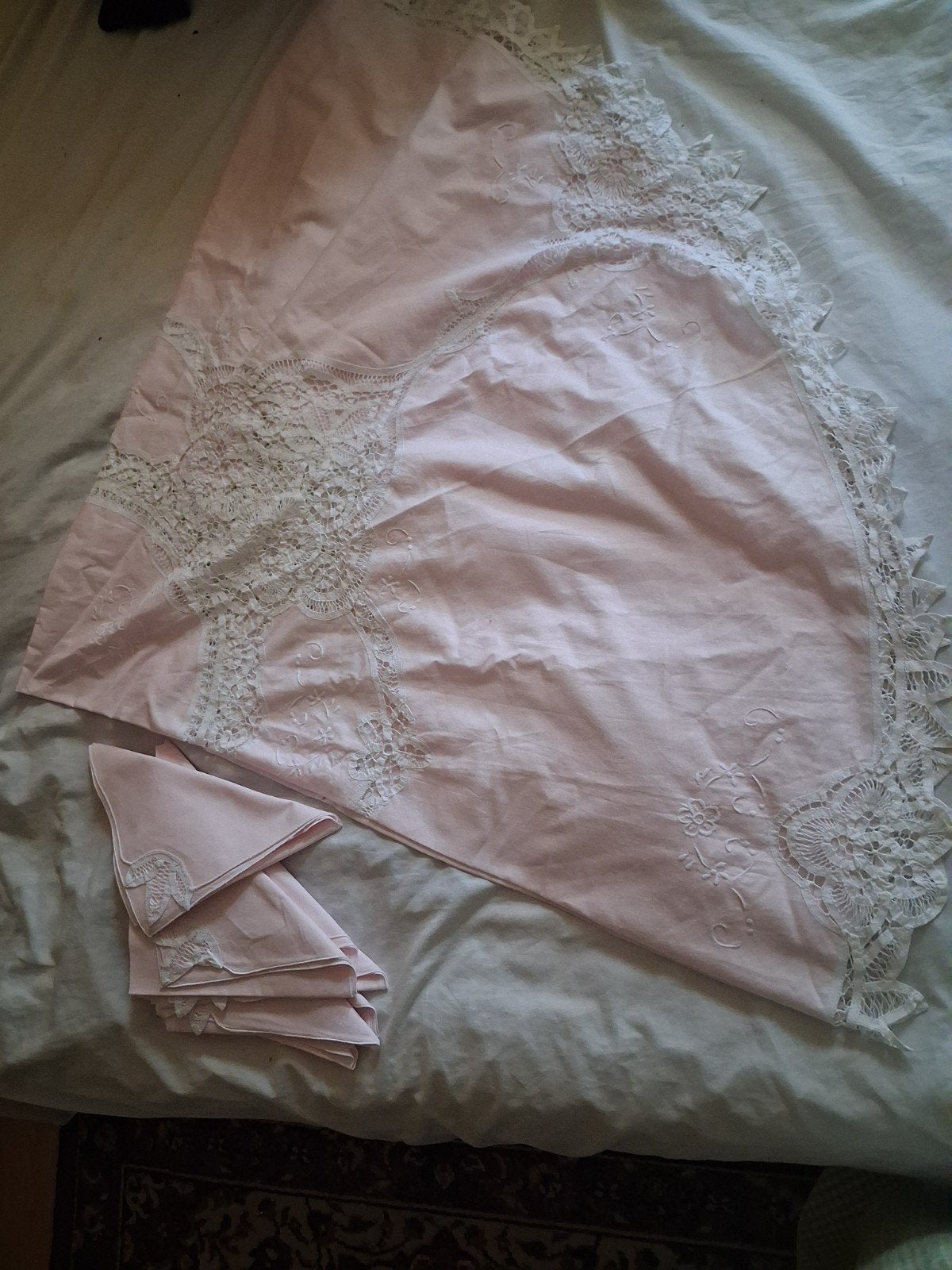 Rijk gebeurd rond tafelkleed kleed met servetten, Ophalen of Verzenden, Nieuw, Rond