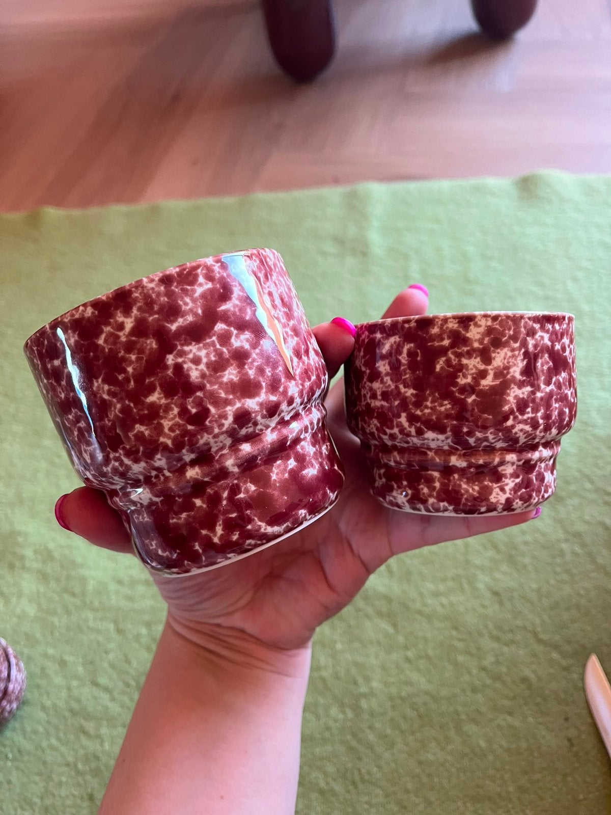 12 populaire mokken HEMA bordeauxrood spikkels, Huis en Inrichting, Keuken | Servies, Ophalen, Nieuw