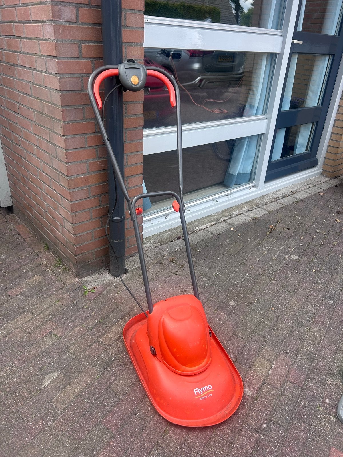 Flymo Micro Lite Zweefmaaier - Compact en Lichtgewicht, Tuin en Terras, Ophalen, Gebruikt, Elektrische grasmaaier, Minder dan 30 cm