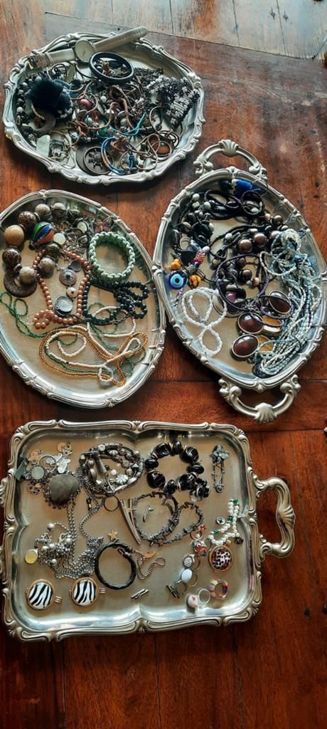Groot lot sieraden uit inboedel, Ophalen of Verzenden, Overige materialen