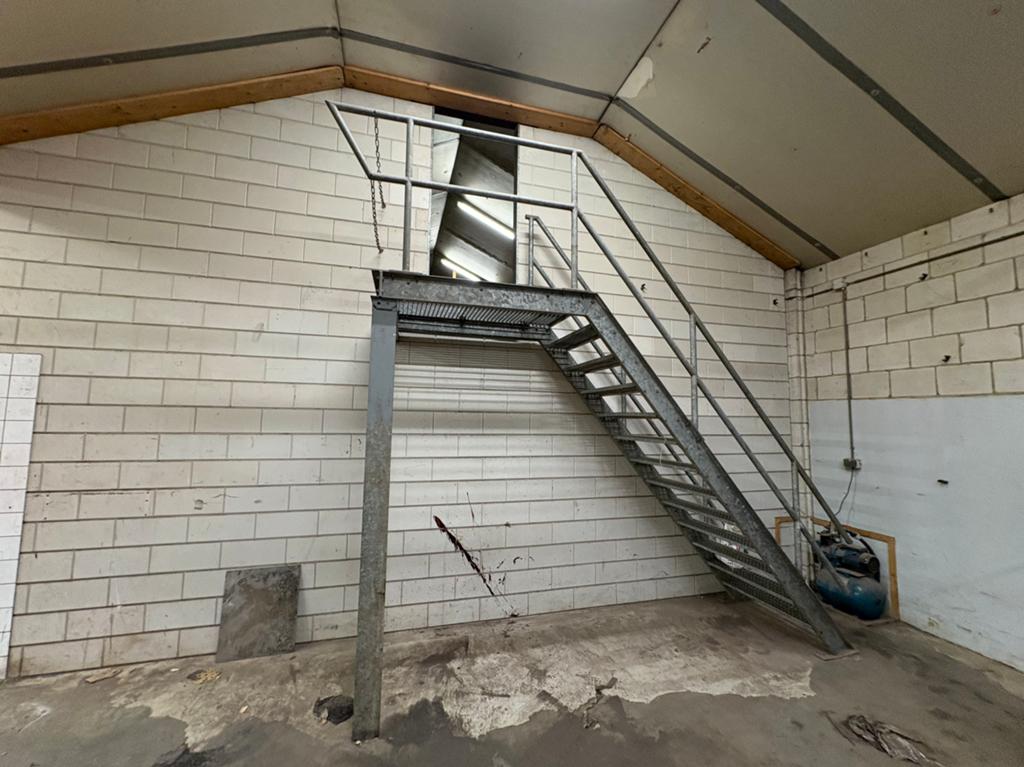 Magazijn / werkplaats trap met bordes., Ophalen, Zo goed als nieuw, Trap, 2 tot 4 meter