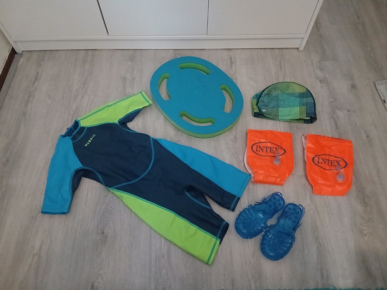 Zwemkleding UV-pak, zwemplank, bandjes, schoentjes, Ophalen, Gebruikt, Jongen of Meisje, Maat 128
