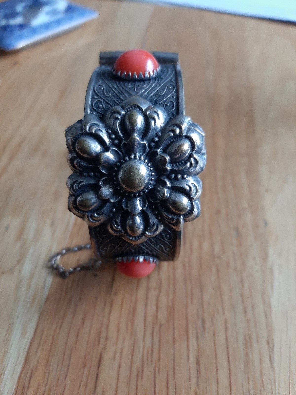 Vintage armband met koraalrode steen, Sieraden, Tassen en Uiterlijk, Ophalen of Verzenden, Gebruikt, Zilver, Overige materialen