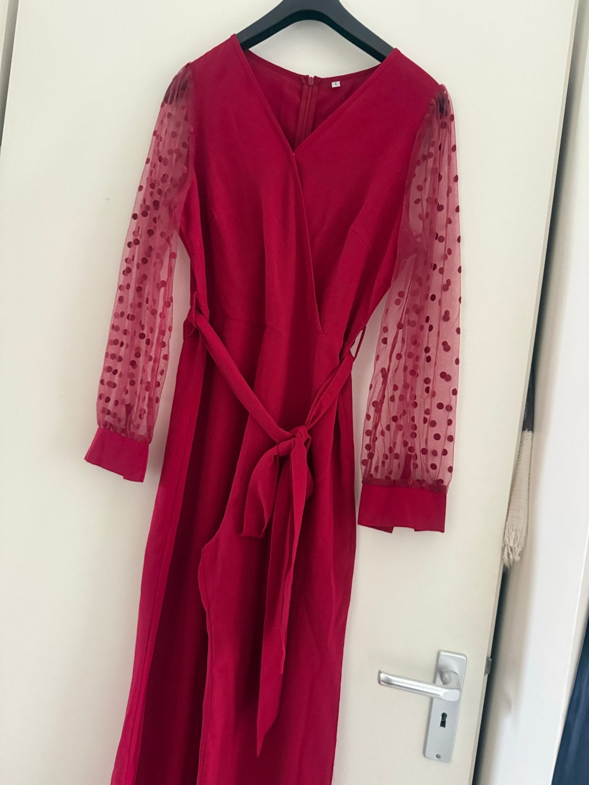 Stijlvolle Rode Jumpsuit met Polka Dot Mouwen, Kleding | Dames, Ophalen of Verzenden, Zo goed als nieuw, Maat 38/40 (M), Rood