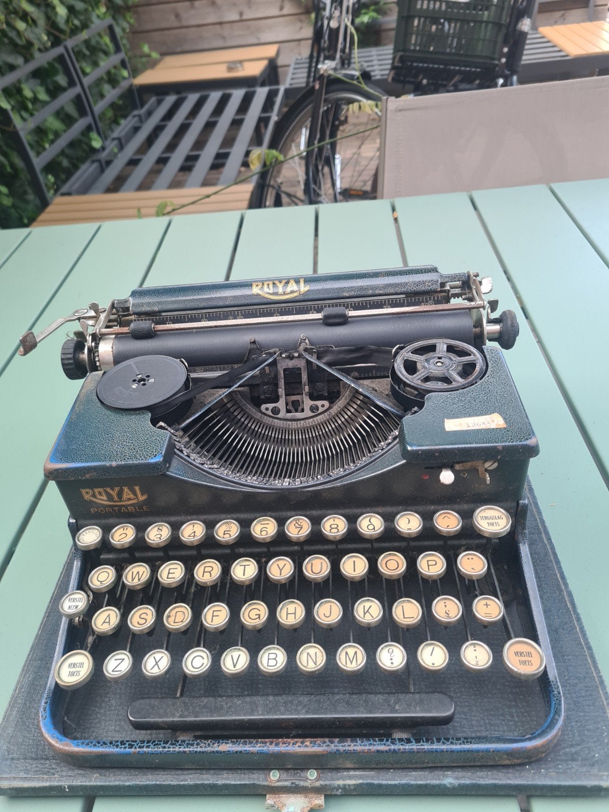 Antieke Royal typemachine, Ophalen
