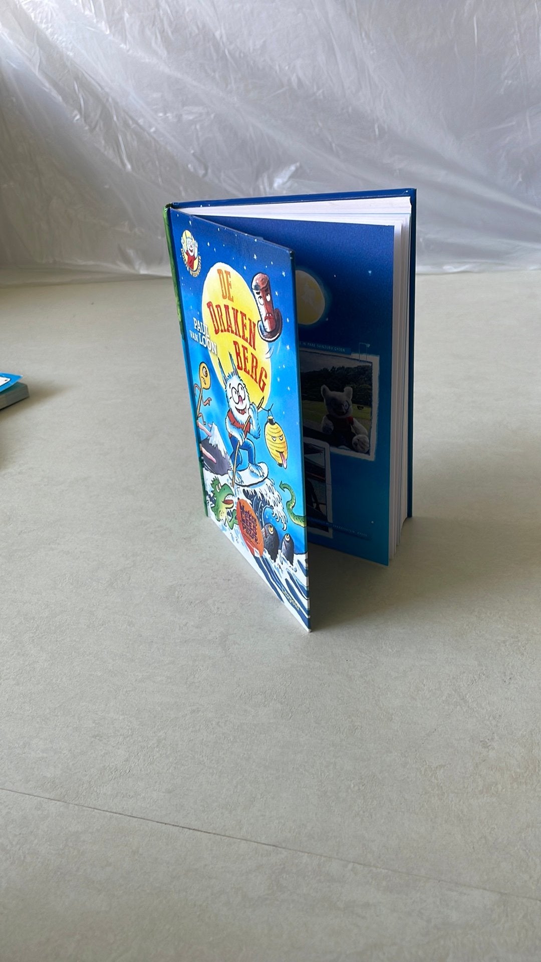 Een mooi leuk leesboek over dolfje weerwolfje De draken berg, Ophalen of Verzenden, Zo goed als nieuw, Fictie algemeen