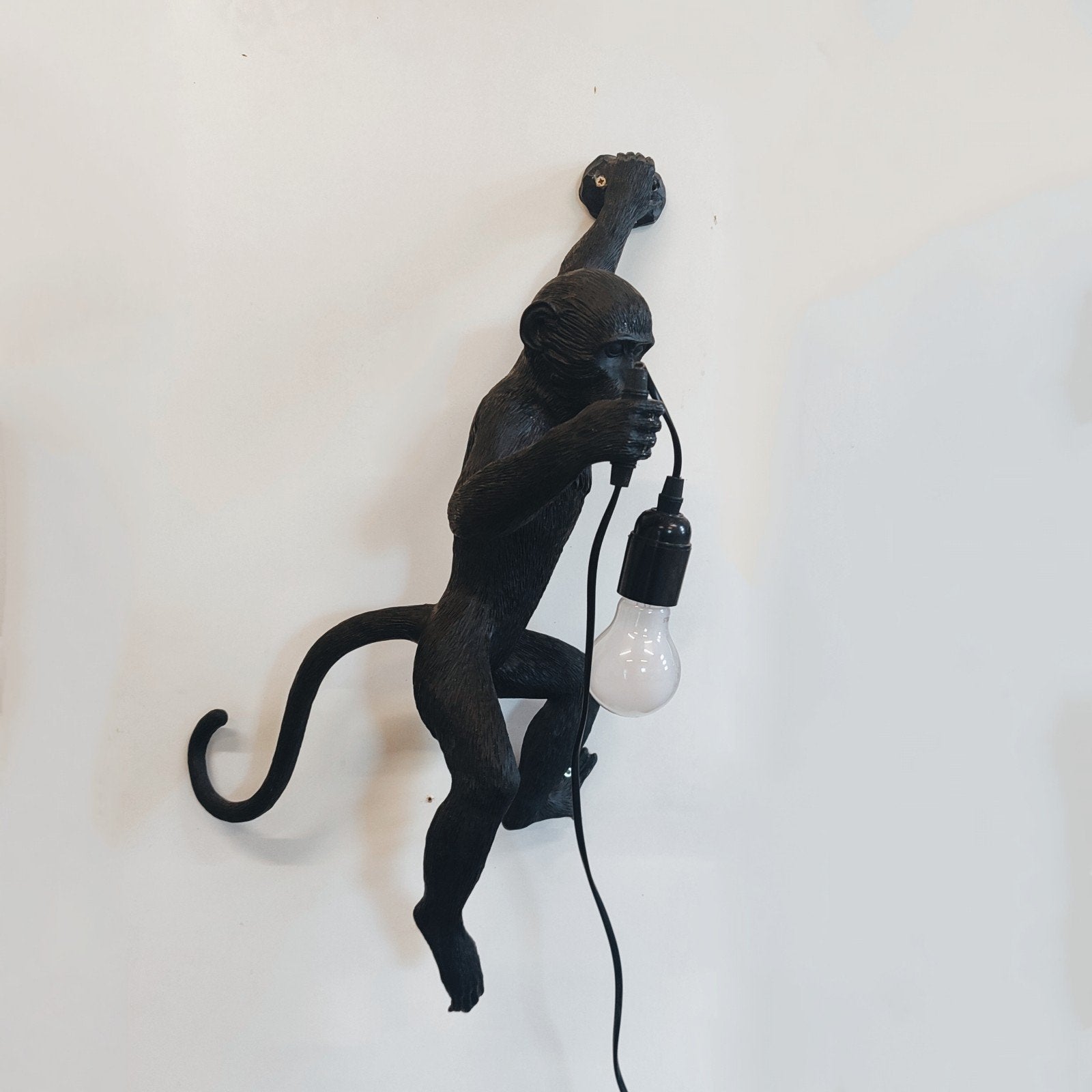 wandlamp design klimmende aap, Kunststof, Zwart, Ophalen of Verzenden, Zo goed als nieuw