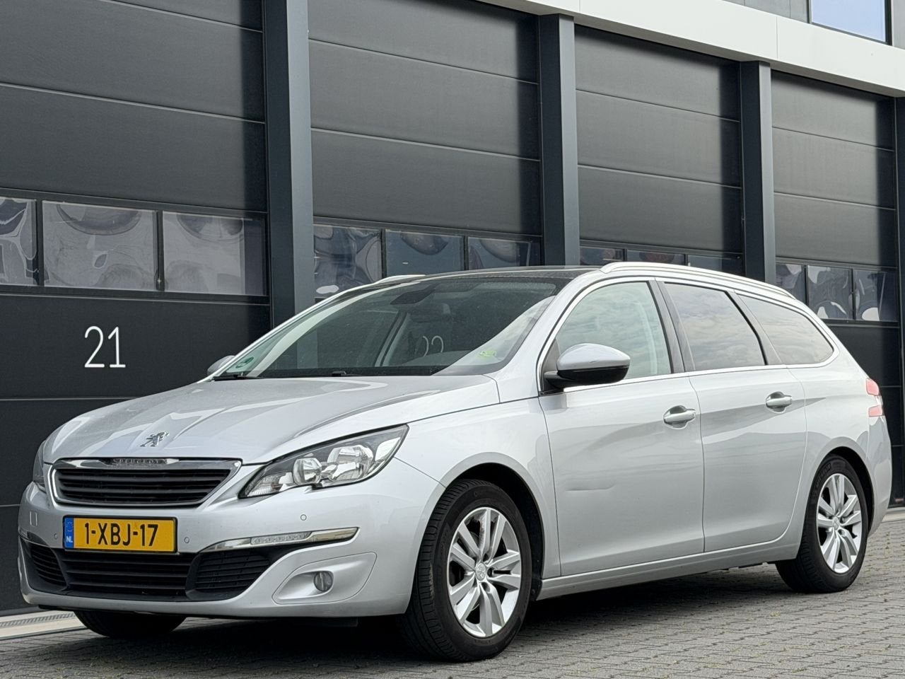 Peugeot 308 1.6 BlueHDI Pano Camera PDC EURO-6 (bj 2014), Euro 6, 140 €/maand, 1560 cc, Zilver of Grijs