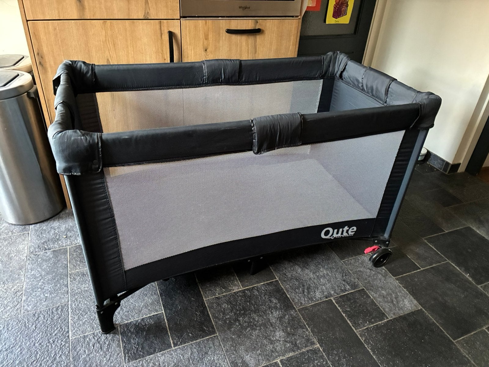 Qute Q-dream campingbedje met extra matras, Ophalen, Zo goed als nieuw, Reisbedje