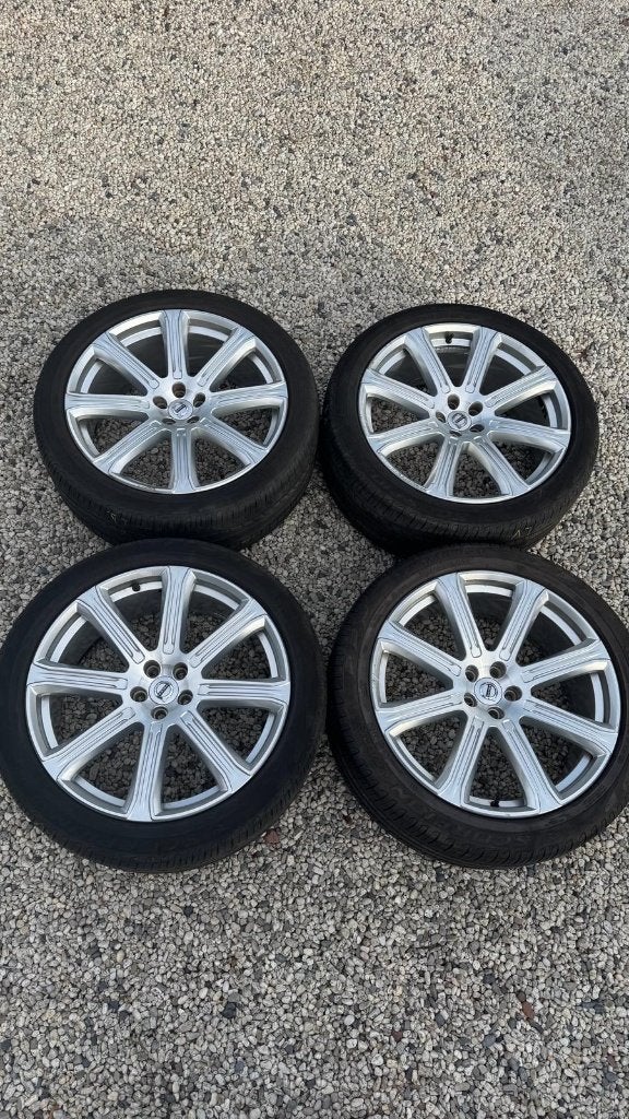 18 inch originele velgen + winterbanden Volvo XC40 31471553, Ophalen
