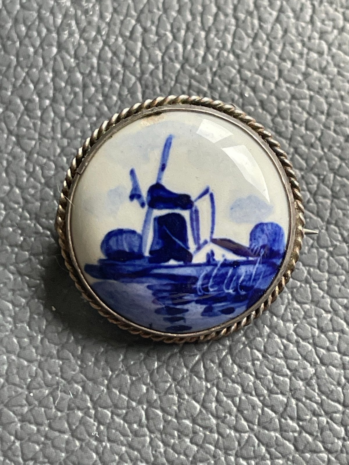 Vintage broche Delfts Blauw Molen Zilver, Gebruikt, Blauw, Minder dan 4 cm, Ophalen of Verzenden