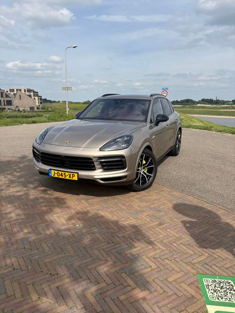 Porsche Cayenne 3.0 V6 462pk E-hybrid 2018 Grijs, Auto's, Porsche, Automaat, Cayenne, 2270 kg, Zwart