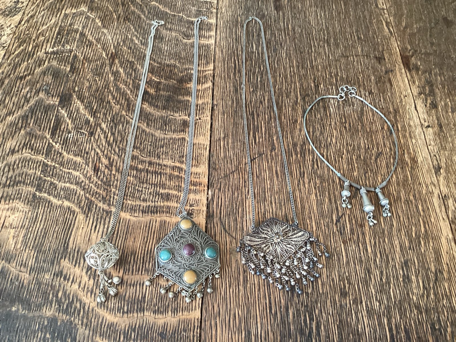 Oosterse vintage kettingen met belletjes p.st € 10.00, Overige materialen, Gebruikt, Ophalen of Verzenden, Met edelsteen