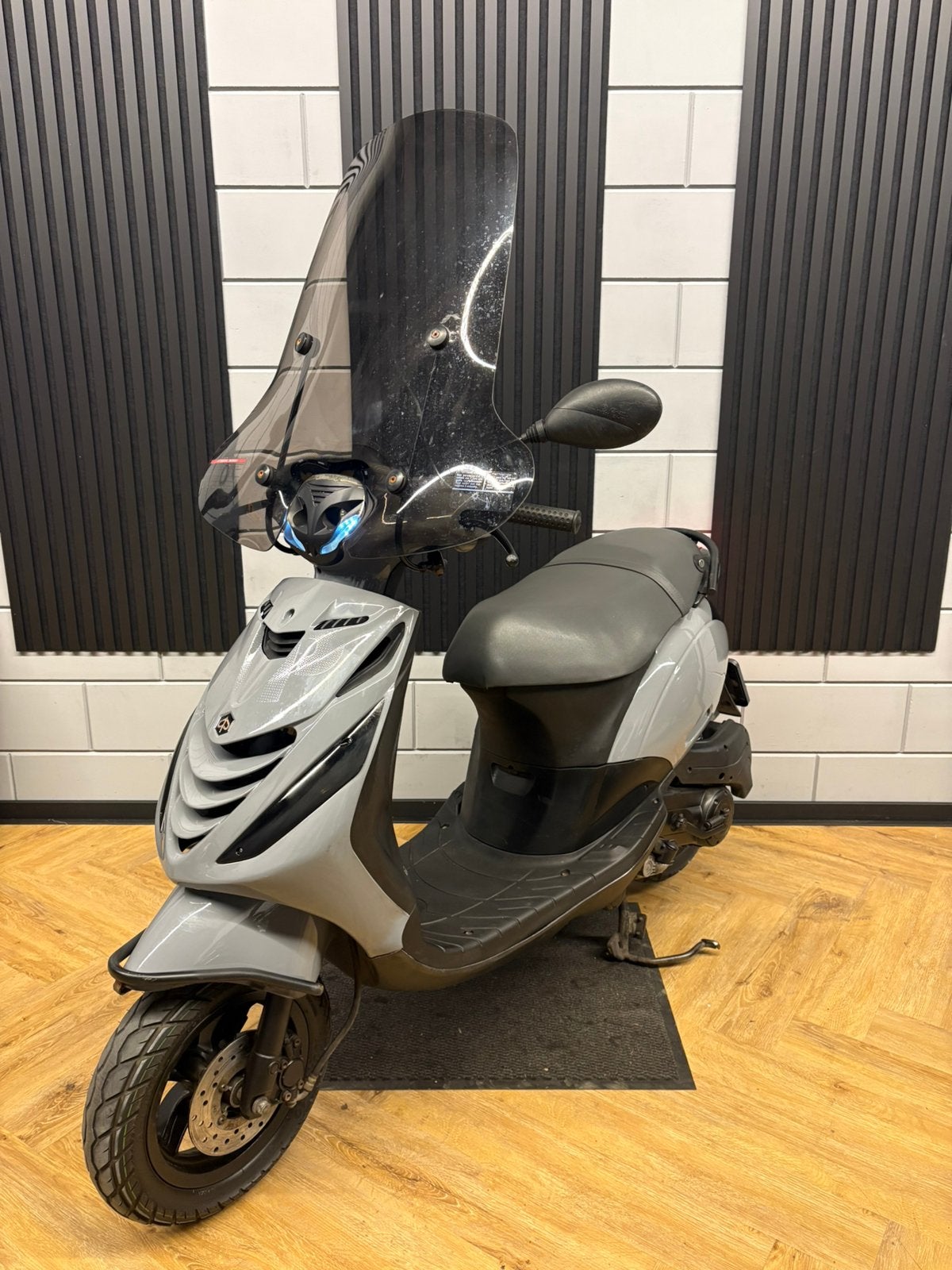 PIAGGIO ZIP 4T 2V BROM 2010 FULL OPTION NARDO GREY, Ophalen, Maximaal 45 km/u, Zip, Zo goed als nieuw