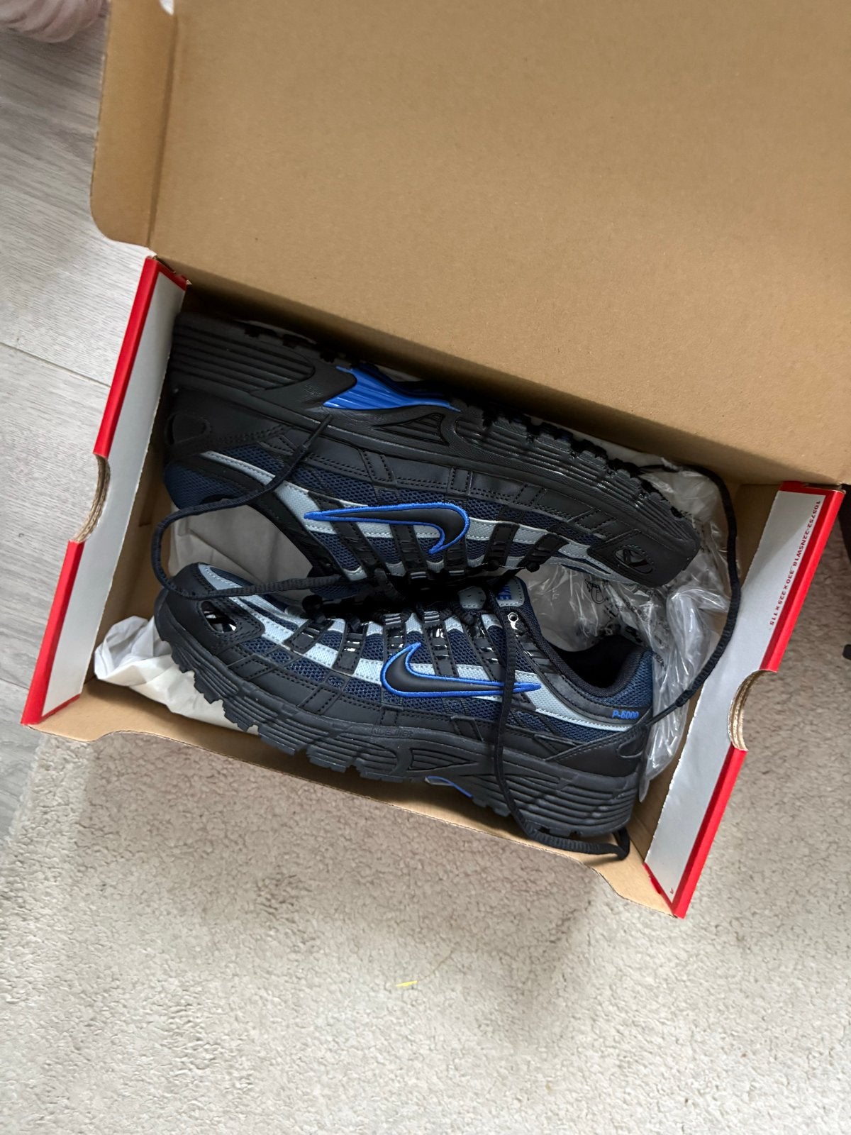 Nike P-6000 Sneakers Zwart/Blauw - Nieuw in Doos, Ophalen of Verzenden, Nieuw, Zwart, Sneakers of Gympen