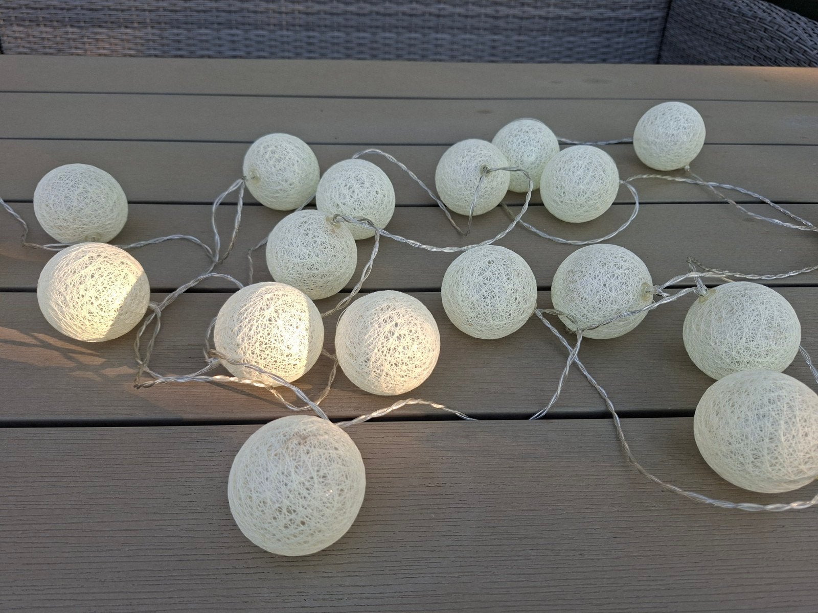 Slinger met lichtsnoer en katoenen balletjes, Ophalen of Verzenden, Gebruikt