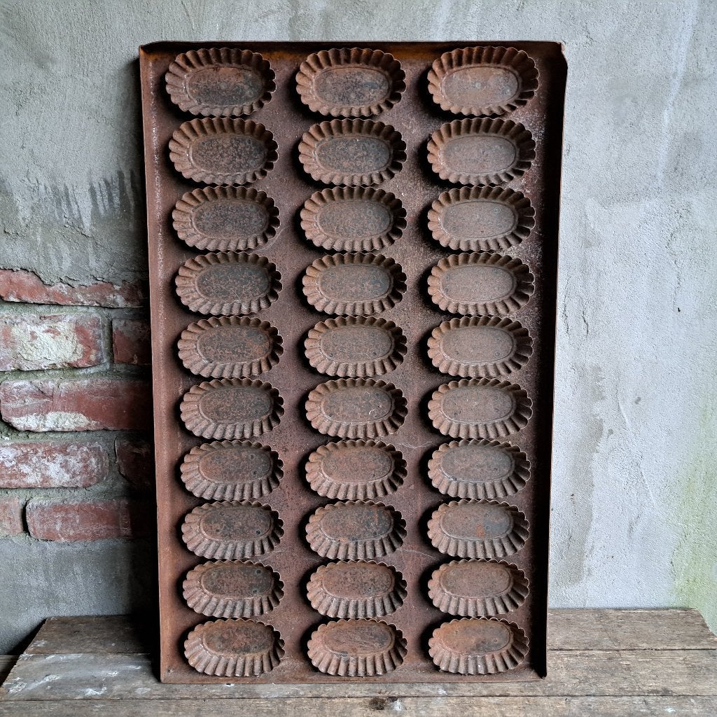 Grote XL oude bakvorm bakplaat met 30 bakvormpjes *Etage3*, Gebruikt, ., Ophalen of Verzenden, .